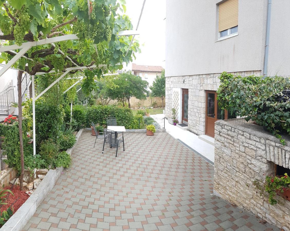 Apartments Ana And Vesna Pula Exterior foto
